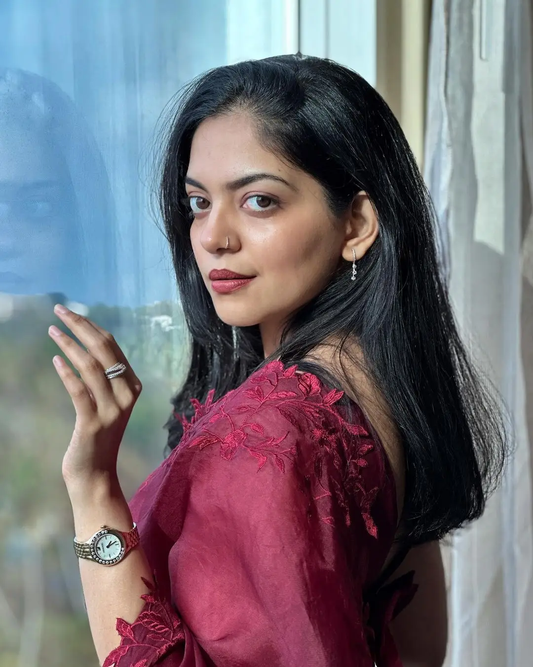 AHAANA KRISHNA IN MAROON SAREE SLEEVELESS BLOUSE